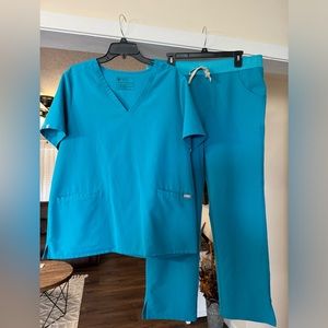 Figs Scrubs XL Top & Large Pants